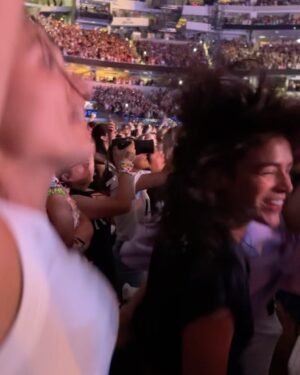 Bruna Marquezine Instagram - a adolescente que habita em mim anda sendo muito feliz