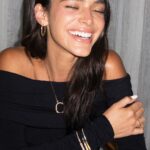 Bruna Marquezine Instagram - Locked 🔒🩵 Elegância e estilo que capturam o legado da @tiffanyandco. Completamente apaixonada pelas novas joias da Coleção #TiffanyLock ✨ #TiffanyPartner