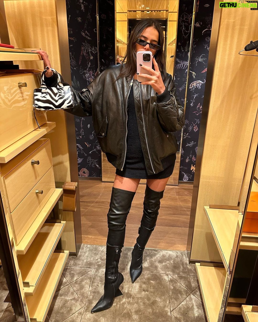 Bruna Marquezine Instagram - uns look e uns lanche