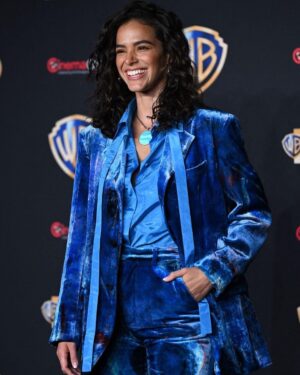 Bruna Marquezine Instagram - #CinemaCon with the @wbpictures and @dcofficial family 💙🪲 #BlueBeetle