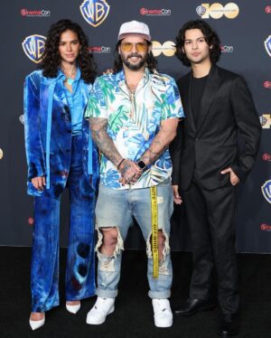 Bruna Marquezine Instagram - #CinemaCon with the @wbpictures and @dcofficial family 💙🪲 #BlueBeetle