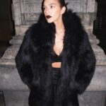 Bruna Marquezine Instagram - #tbt Paris, 28 de setembro 🦇🖤📞🐜🕶♟🕷♠️🐈‍⬛♣️
