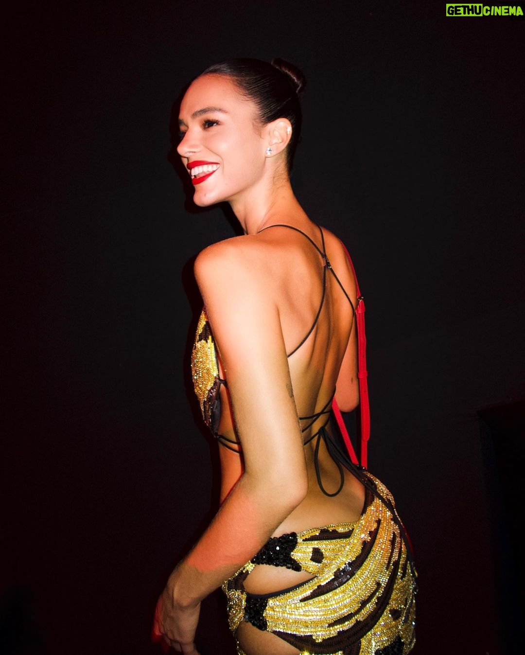 Bruna Marquezine Instagram - carnaval fashion week 🍌🍌