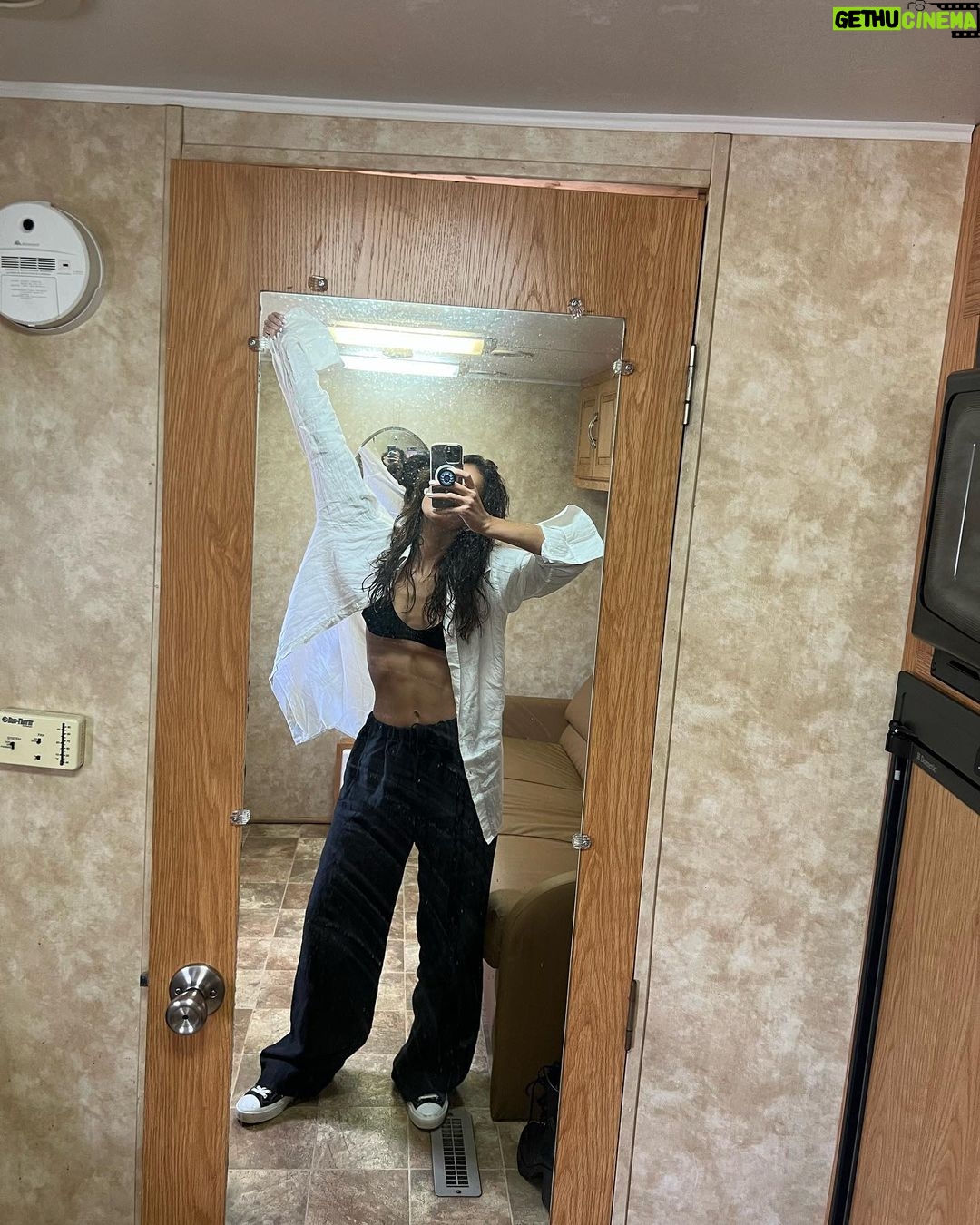 Bruna Marquezine Instagram - agora um photo dump de Puerrrrto Rrrrico (gente eu fiz um filme da DC esse ano, cês tem noção?!)