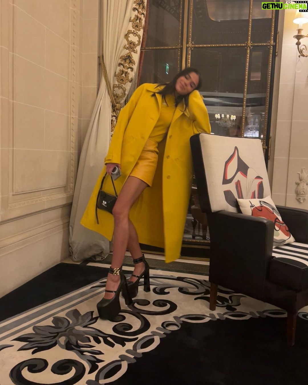 Bruna Marquezine Instagram - achei um monte de foto legal desse ano que fiquei com preguiça de postar antes e agora vou postar tudo de uma vez antes que dê meia noite
