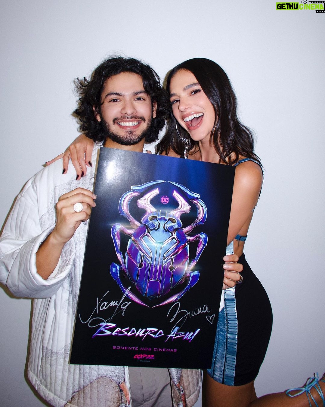 Bruna Marquezine Instagram - eu tô aqui ainda #ccxp22 @bluebeetle