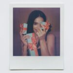 Bruna Marquezine Instagram - Time to celebrate 💙 @tiffanyandco #ATiffanyHoliday #TiffanyPartner