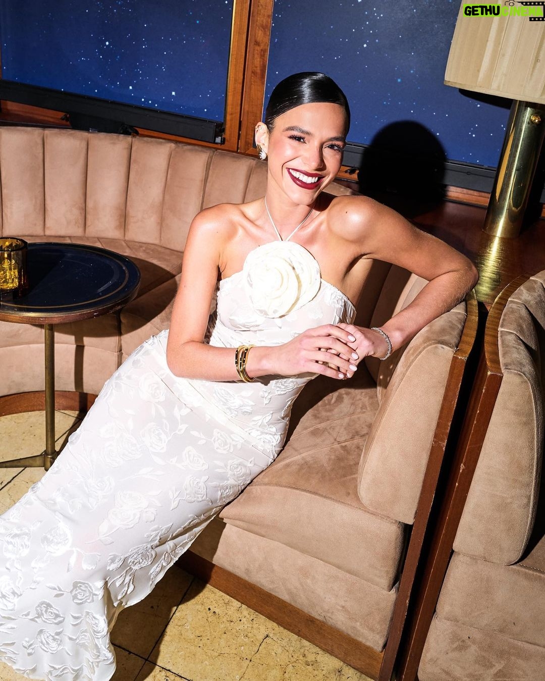 Bruna Marquezine Instagram - @tiffanyandco #tiffanylock #tiffanypartner