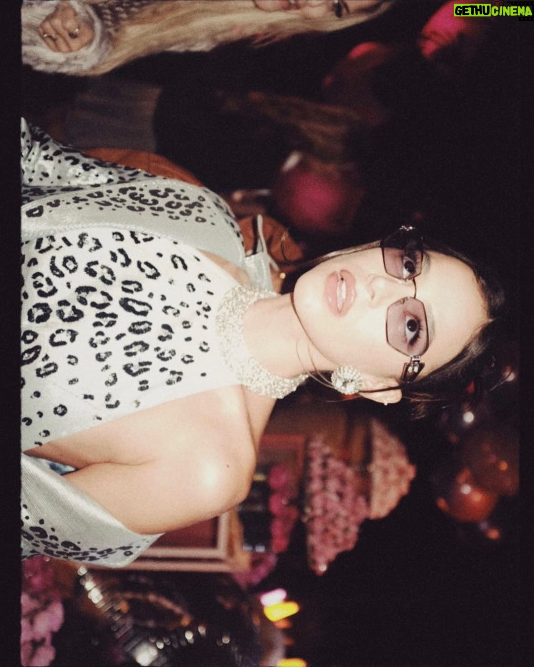 Bruna Marquezine Instagram - 2000’ #GioELeo amo vocês! (@leo_fuchs nós nos divertimos tanto que não tiramos UMA foto decente)