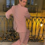 Bruno Ascenzo Instagram - Primera noche en Málaga y cómo me gusta mi terno. Desliza 🕺🏻💖 ➡️ #FestivalMálaga #26FestivalMálaga 🕴️: @yirkosivirich 💞 👟: @adidaspe 🏳️‍🌈