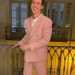 Bruno Ascenzo Instagram - Primera noche en Málaga y cómo me gusta mi terno. Desliza 🕺🏻💖 ➡️ #FestivalMálaga #26FestivalMálaga 🕴️: @yirkosivirich 💞 👟: @adidaspe 🏳️‍🌈