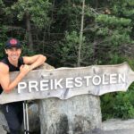 Bruno Ascenzo Instagram - Hoy desperté recordando este viaje. Viajar siempre es una buena decisión. Fue una larga caminata en Noruega, donde vi el amanecer mas increíble de mi vida. Para disfrutar de los viajes es importante sentirse seguro, sobre todo en el lugar en el que te alojas. Los amigos de @bookingcom han creado el sello #TravelProud, una iniciativa para hacer de los viajes una experiencia más inclusiva y acogedora para todos los miembros de la comunidad LGBTQ+, creando un programa de capacitación para que los alojamientos de la plataforma les ayuden a experimentar el mundo de la manera más armoniosa. Atrévete siempre a viajar que es una de esas decisiones de las que nunca te arrepentirás. #publicidad