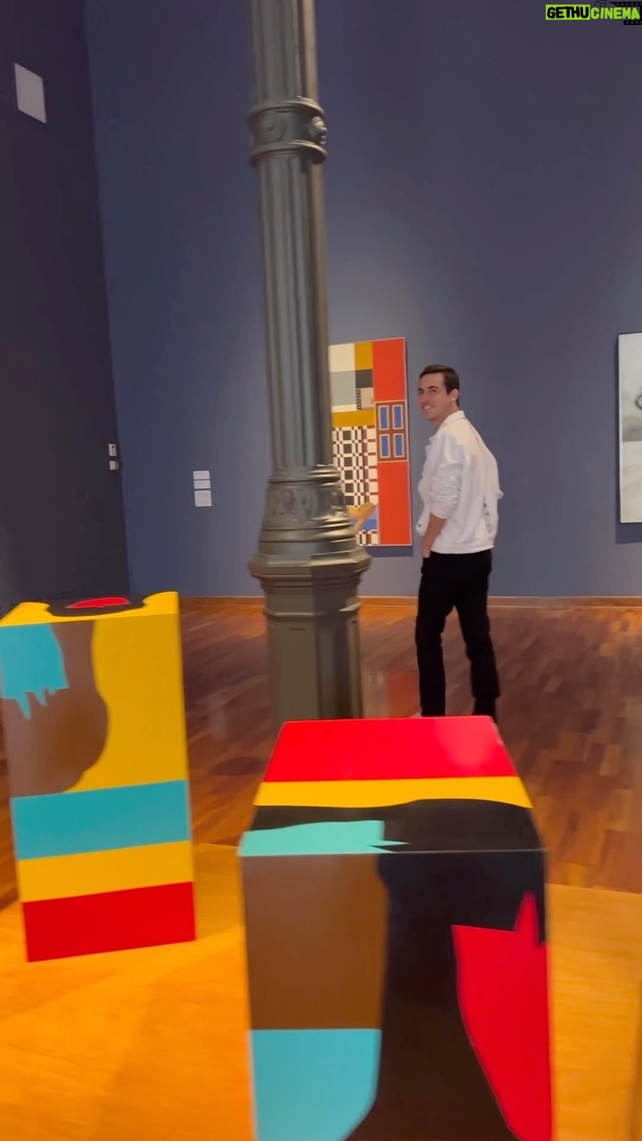 Bruno Ascenzo Instagram - Te cuento que HOY y todos los jueves puedes ir al MALI completamente gratis para disfrutar del museo, sus exposiciones e instalaciones! ¿Quieres saber de qué se trata? 🤩 Aquí te dejo toda la info ☝🏻 #JuevesDeCamisea #Camisea #Mali #VenAlMali #ElArteEsEnergia #Publicidad