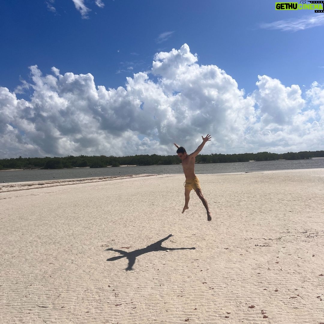 Bruno Ascenzo Instagram - Morí y desperté en el cielo. 🌞 Isla Holbox