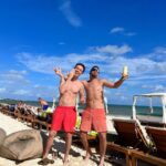 Bruno Ascenzo Instagram - Familia, sol, playa, lanzamientos musicales, TikTok’s y pedida de mano incluida. De todo como en botica en un viaje familiar inolvidable. Gracias vida por todos ellos. Dámelos siempre. Y que siga creciendo la familia. 💖💍✨