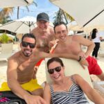 Bruno Ascenzo Instagram - Familia, sol, playa, lanzamientos musicales, TikTok’s y pedida de mano incluida. De todo como en botica en un viaje familiar inolvidable. Gracias vida por todos ellos. Dámelos siempre. Y que siga creciendo la familia. 💖💍✨