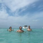 Bruno Ascenzo Instagram - Familia, sol, playa, lanzamientos musicales, TikTok’s y pedida de mano incluida. De todo como en botica en un viaje familiar inolvidable. Gracias vida por todos ellos. Dámelos siempre. Y que siga creciendo la familia. 💖💍✨