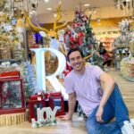 Bruno Ascenzo Instagram - Cada vez estamos más cerca de la Navidad así que me fui a Ripley para ver lo nuevo en decoraciones navideñas y sentir la magia en cada espacio. 🎄 Mira todas las increíbles colecciones en este video, mi favorita es la de Disney. ¿Cuál te llevarías tú? Recuerda que puedes encontrar lo mejor de Deco navidad en tu tienda Ripley favorita y la nueva Ripley App. #Publicidad