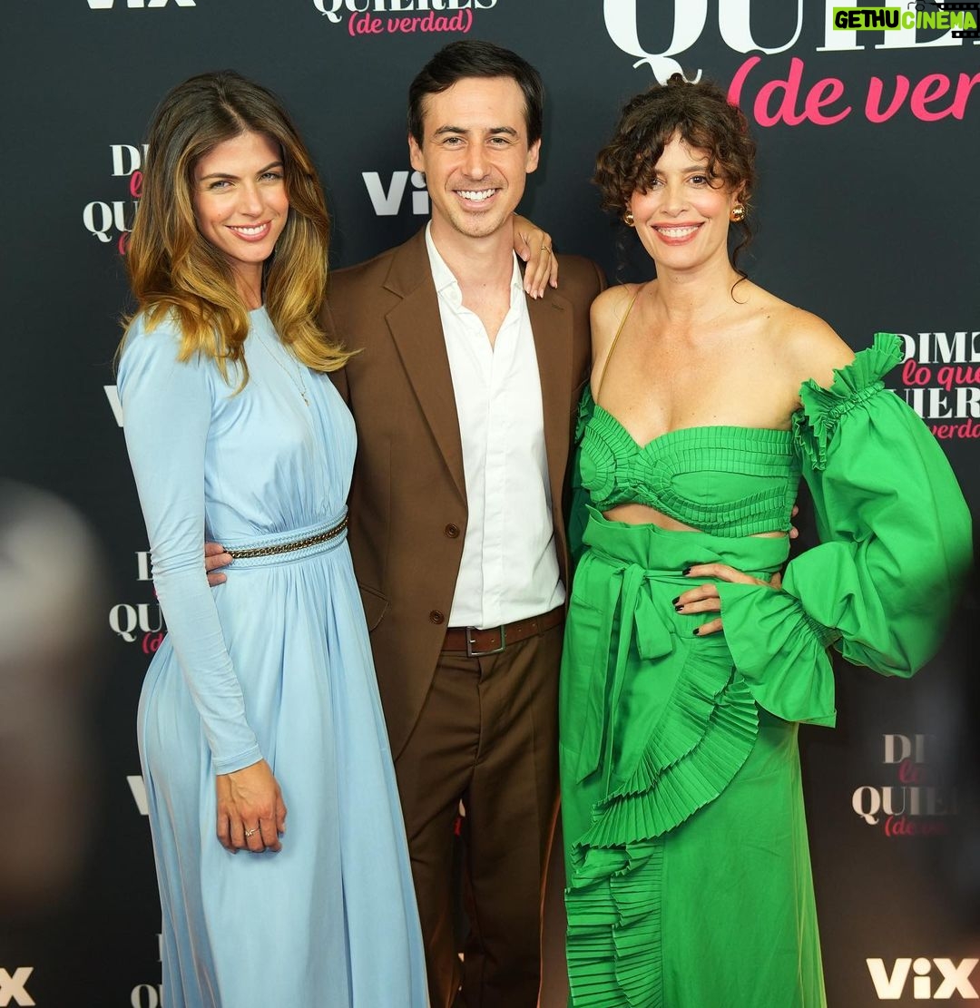 Bruno Ascenzo Instagram - El lunes fue una de esas noches de fantasía en el avant premier de ‘Dime lo que quieres (de verdad)’ así que subo estas fotos para inmortalizar el momento y para animarte a ver a estos 4 capos a partir de mañana jueves a través de @vix @vixoriginals en toda Latinoamérica y Estados Unidos. Para verla solo tienes que crearte una cuenta en @vix como en cualquier plataforma y listo, así de fácil. Ojalá la veas, la disfrutes y por qué no, converses sobre el tema con tu pareja o amigos más cercanos ❤️🔥🔥❤️🔥 Gracias @yirkosivirich por salvarme como siempre 🕴️✨