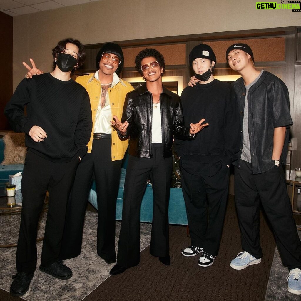 Bruno Mars Instagram - Thank you @bts.bighitofficial for coming down to last nights gig in Las Vegas. Hope y’all enjoyed yourselves! ✨Sincerely @silksonic