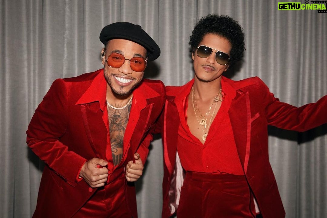 Bruno Mars Instagram - We’re going to vegas! Added a few more dates due to overwhelmingly insane rabid demand. I’m talkin foaming at the mouth type style demand! Tickets on sale now! 🎰 Link in bio #AnEveningWithSilkSonic