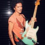Bruno Mars Instagram - sound check pose 🤘