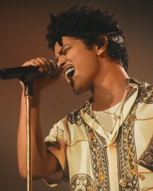 Bruno Mars Instagram - “Bruno Mars live is a must see” ~Bruno Mars ⭐️ ⭐️ ⭐️ ⭐️ ⭐️
