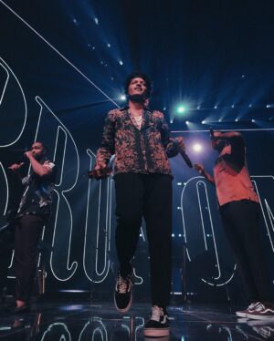 Bruno Mars Instagram - “Bruno Mars live is a must see” ~Bruno Mars ⭐️ ⭐️ ⭐️ ⭐️ ⭐️