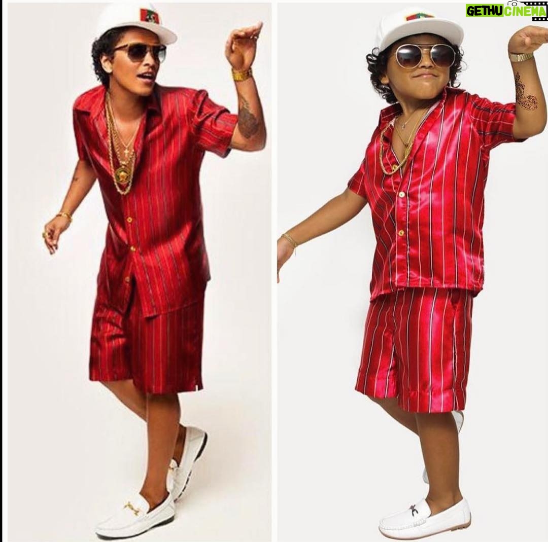 Bruno Mars - 1.3 Million Likes - ✨ 🎃 ✨ Did he nail it?