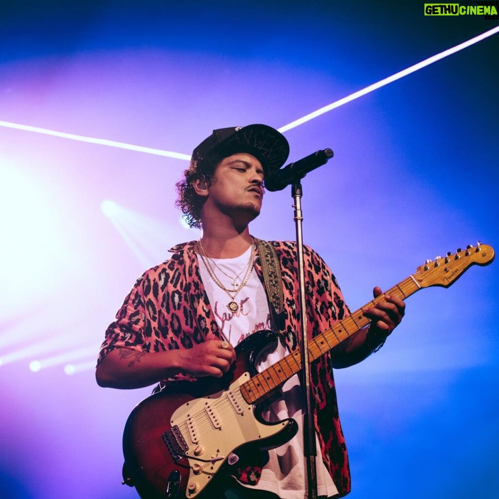 Bruno Mars Instagram - 🎶 woooo woooo woooo 🎶