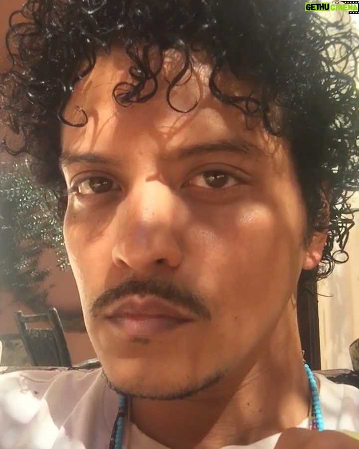 Bruno Mars - 1.1 Million Likes - When someone tells me they actually like The Lazy Song. 🥺