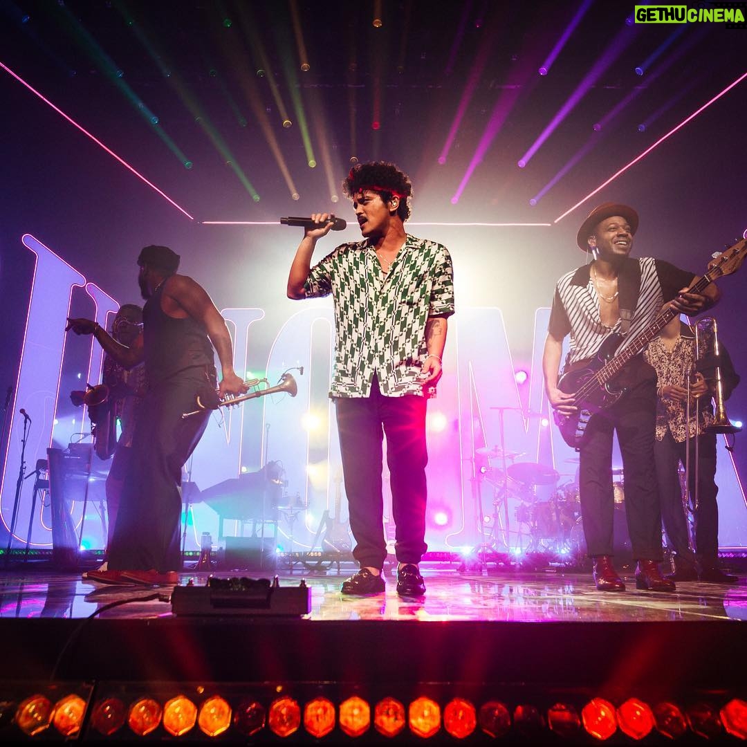 Bruno Mars Instagram - ♠️♥️VEGAS♦️♣️ Thank You to everyone that came down to the MGM Park Theater this week and rocked out with the Hooligans.