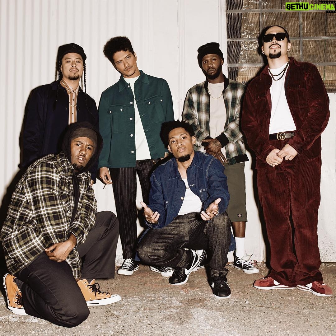 Bruno Mars - 1.1 Million Likes - 💰Ol Slick Boyz! Please Me Video Out Now! Preeshiate u Pyyymmps 🥂 Here’s to many more!