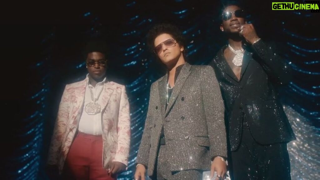 Bruno Mars Instagram - Thank you to everyone for making Wake Up In The Sky #1 at Rhythmic Radio and #1 at Urban Radio. @laflare1017 @kodakblack 🥂 #FLY