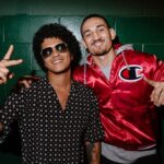Bruno Mars Instagram - You’re looking at one of the greatest pound for pound cage fighters in the world, And Max Holloway. 😂 #LocalBoyz #Hawaii Honored to meet you Champ!