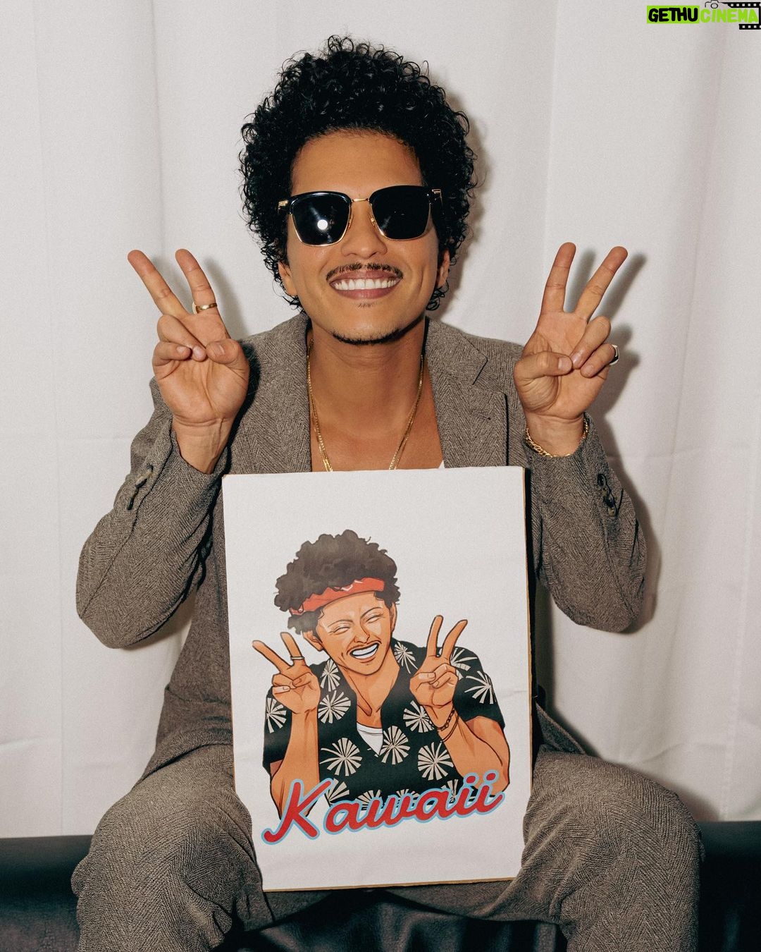 Bruno Mars - 1.2 Million Likes - lil kawaii king 👑 🇯🇵