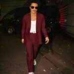 Bruno Mars Instagram – excuse me… 📸 pardon me… 📸watch out… 📸✌️ jus a lil baby suit moment for these tokyo streeeeeeetssss. 😎