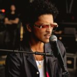 Bruno Mars Instagram – Its giving tender & sensitivity. Had to post. And the curls was curlin??? #Boop