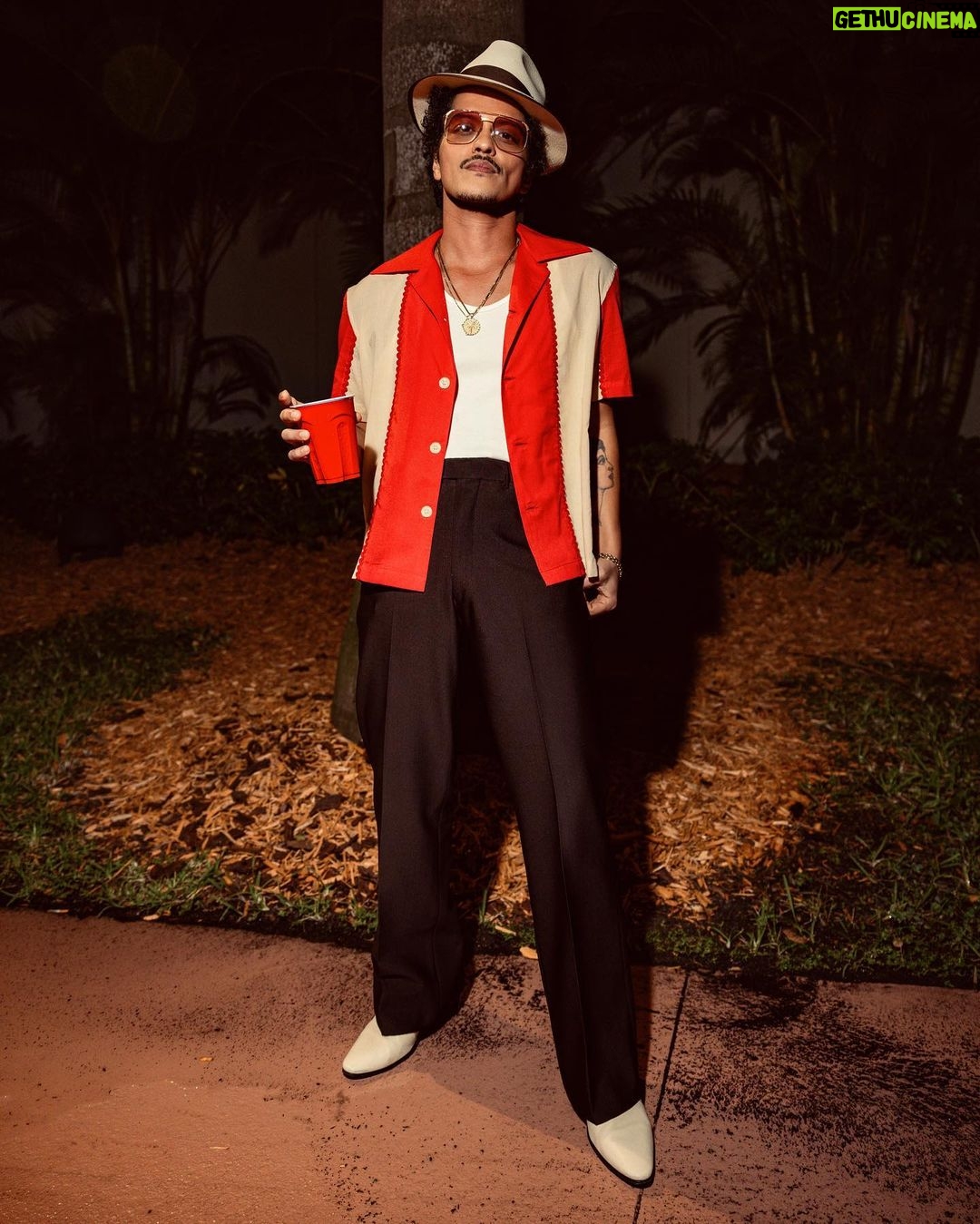 Bruno Mars - 1.3 Million Likes - Drinks in Florida! 🍹 🌴