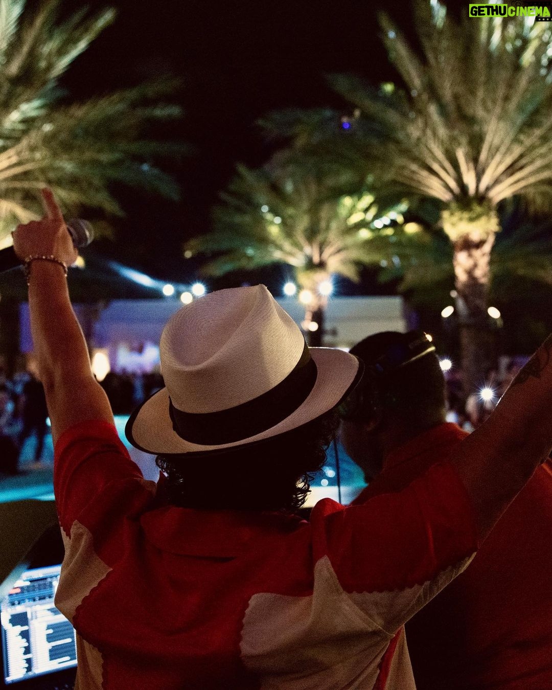Bruno Mars - 1.3 Million Likes - Drinks in Florida! 🍹 🌴