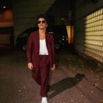 Bruno Mars Instagram – excuse me… 📸 pardon me… 📸watch out… 📸✌️ jus a lil baby suit moment for these tokyo streeeeeeetssss. 😎