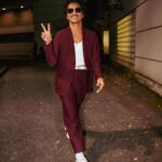 Bruno Mars Instagram – excuse me… 📸 pardon me… 📸watch out… 📸✌️ jus a lil baby suit moment for these tokyo streeeeeeetssss. 😎