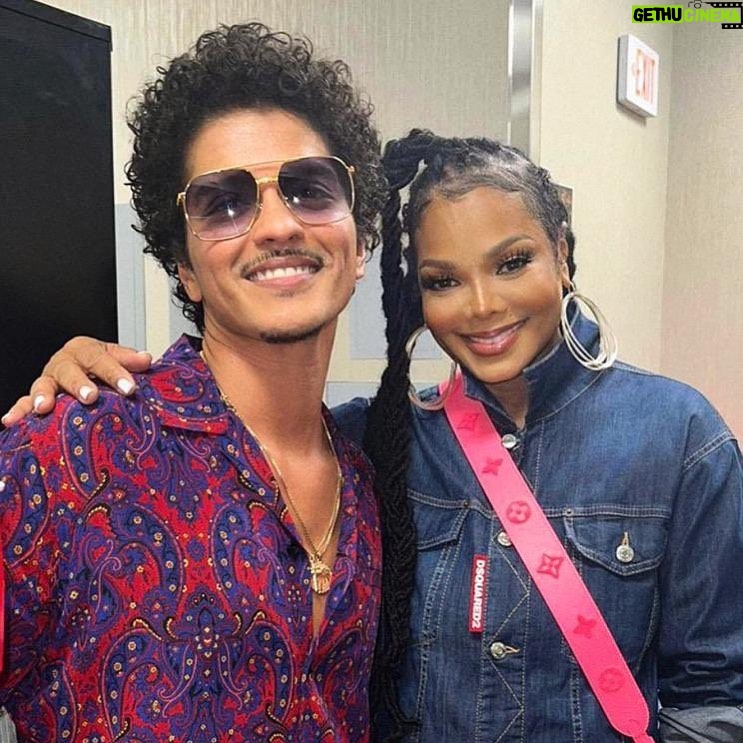 Bruno Mars Instagram - HAPPY BIRTHDAY @janetjackson 👑 Love you!