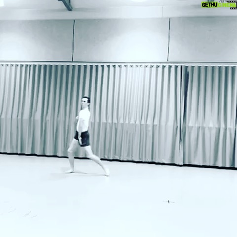 Bryce Dessner Instagram - More from my upcoming piece with @rafaelbonachela and @sydneydanceco and the @australianstringquartet So excited to work with these amazing dancers and musicians. Premiere is March 21st in Sydney.