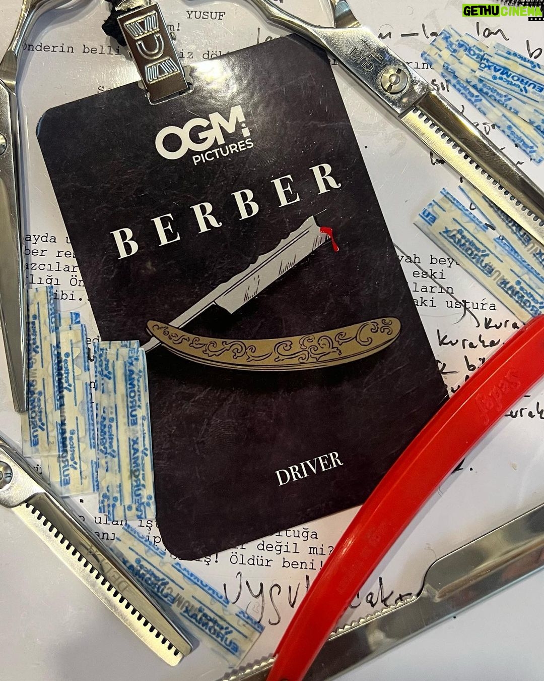 Burak Özçivit Instagram - 🎥🎞️🤟 @ogm.pictures @onurguvenatam #berber #netflix
