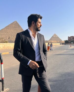 Burak Özçivit Instagram - #egypt🇪🇬 Shooting Day… ⛰️