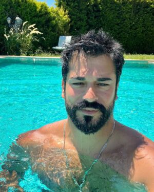 Burak Özçivit Instagram - ☀️🐥