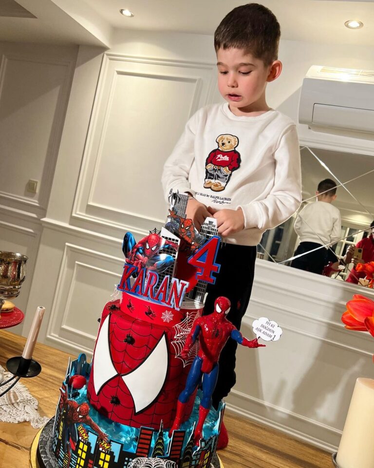 Burak Özçivit Instagram - Aşk Adam 1 🧑🏻‍🚀 iyiki doğdun oğlum ❤️ 4 age 13.04.2019