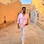 Burak Özçivit Instagram - @turkialalshik 🕌 #suudiarabia🇸🇦 #riyadh_season @brooksbrothers.turkey