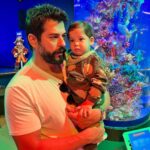 Burak Özçivit Instagram - KEREM’im bugün 1 yaşında… Babasının aslanı🦁 Nice senelere canımın içi ❤️ 🧿